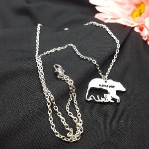💥SALE!!💥 NWOT silver colored mama bear necklace